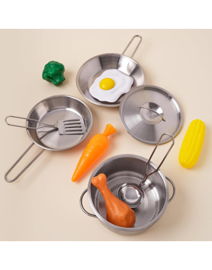 KidKraft Deluxe Cookware Set with Food